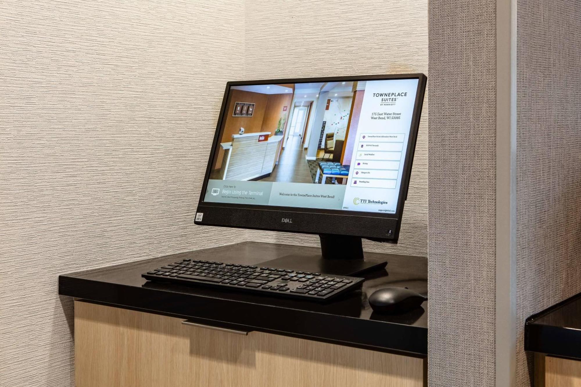 Towneplace Suites By Marriott Milwaukee West Bend Dış mekan fotoğraf