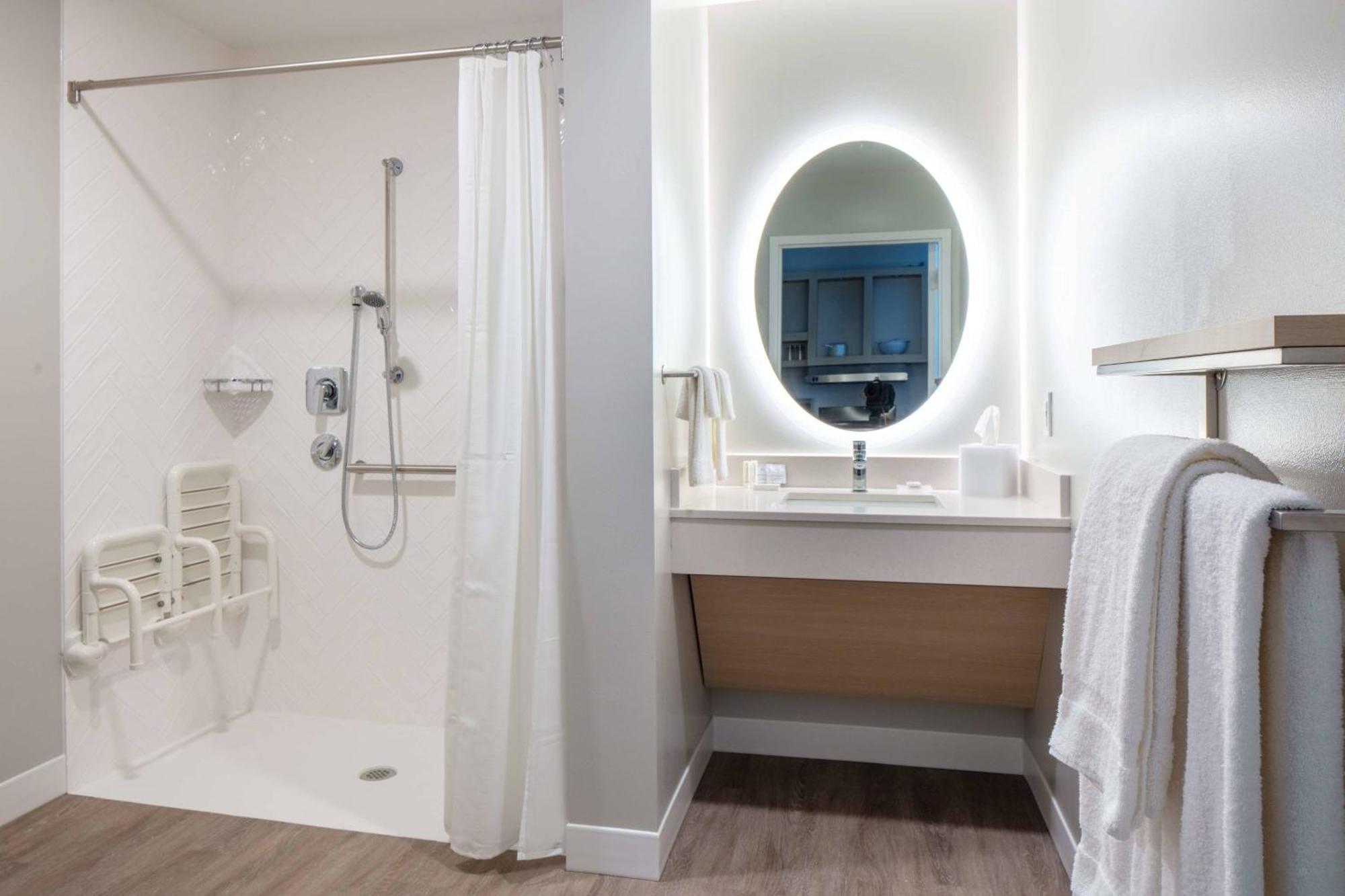 Towneplace Suites By Marriott Milwaukee West Bend Dış mekan fotoğraf